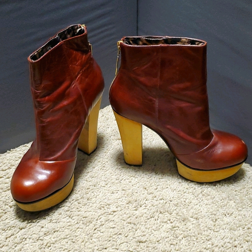 Betsey Johnson Maybill Cognac Platform Zip Booties